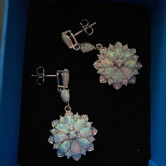 Elegant Silver Floral Earrings - Picture 2 of 2